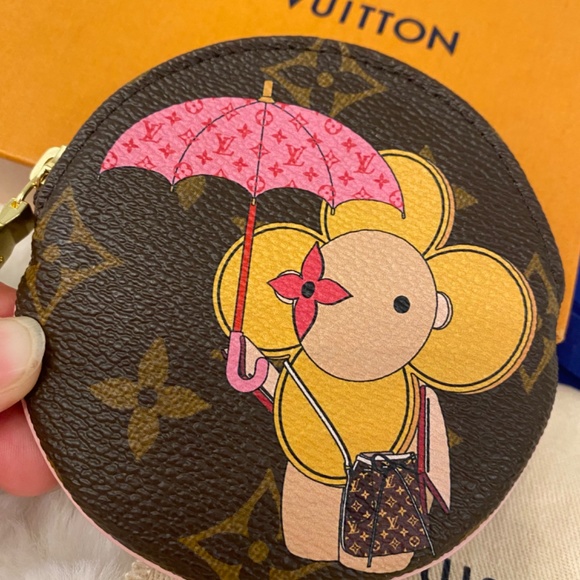 Authentic Louis Vuitton round coin pouch Japan Christmas edition - Picture 8 of 8